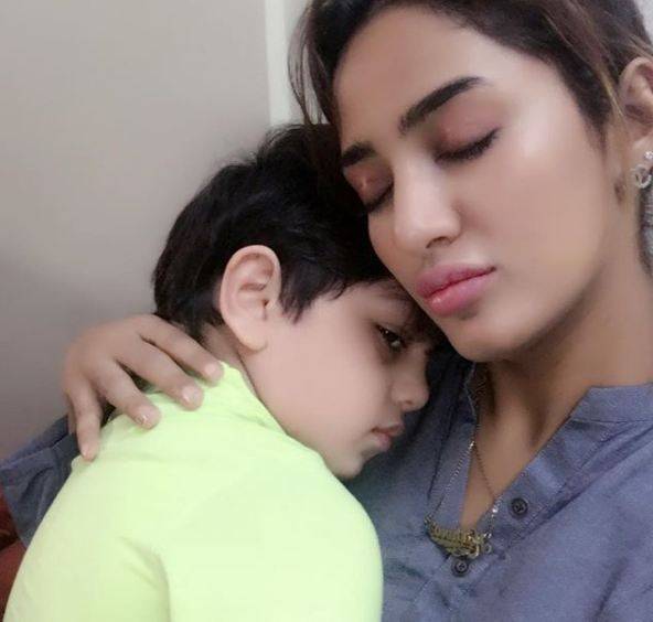 ماڈل و اداکارہ متھیرا نے اپنی طلاق کی تصدیق کردی
