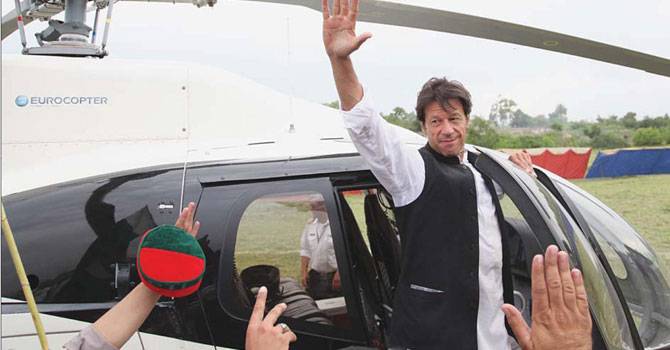 نیب نے عمران خان کی طرف سے 'کے پی کے' حکومت کے دو سرکاری ہیلی کاپٹرز استعمال کر نے کا نوٹس لے لیا 