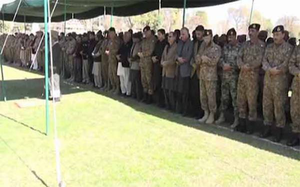 سوات دھماکے کے شہدا کی نماز جنازہ ادا، آرمی چیف سمیت دیگر کی شرکت