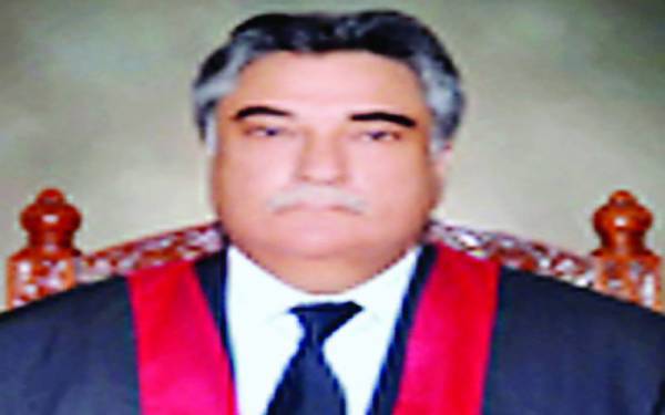 جسٹس یاور علی ملک نے لاہور ہائیکورٹ کے چیف جسٹس کا حلف اٹھالیا