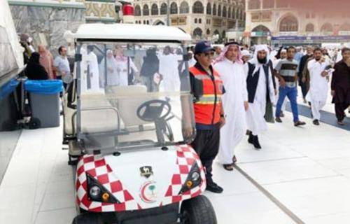 مسجد الحرام میں مریضوں اور معر افراد کے لیے گالف گاڑیاں 