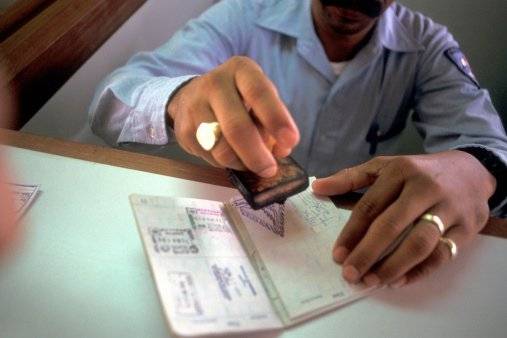 کویتی حکومت نے ریستورانوں میں 25فیصد غیر ملکی ملازمین کےلیے مفت ویزے جاری کرنے کا اعلان کر دیا 