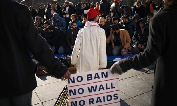 ٹرمپ کا اقدام غیر آئینی،امریکی عدالت نے چھ مسلمان ملکوں کے شہریوں پر سفری پابندی کو ختم کردیا