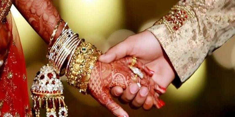 بھارت میں سیلفی لینے پر شادی کی تقریب میدان جنگ بن گئی 