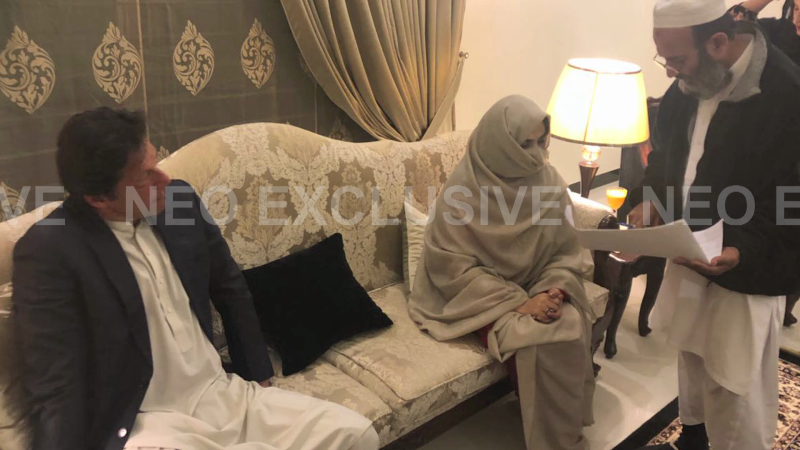 عمران خان اور بشریٰ مانیکا کے نکاح کی تصاویر منظر عام پر آگئیں 