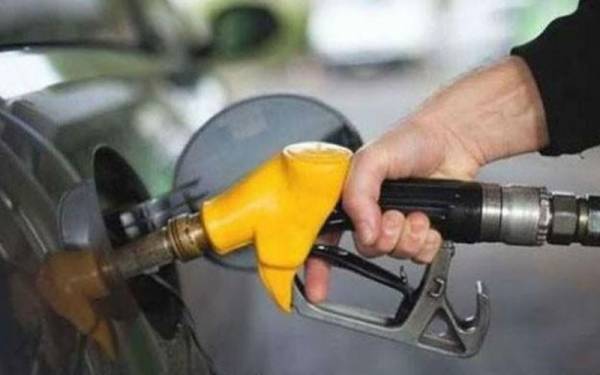 آئندہ ماہ بھی پٹرولیم مصنوعات کی قیمتوں میں اضافے کا امکان