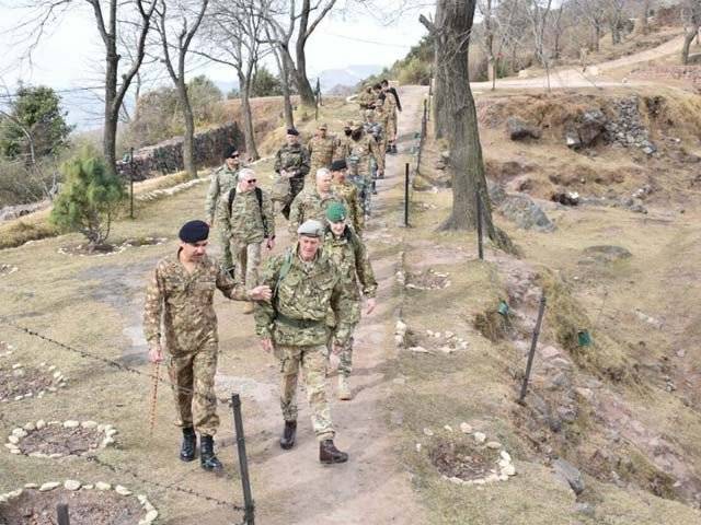 امریکا سمیت 6 دفاعی اتاشیوں کا راولا کوٹ ایل او سی کا دورہ