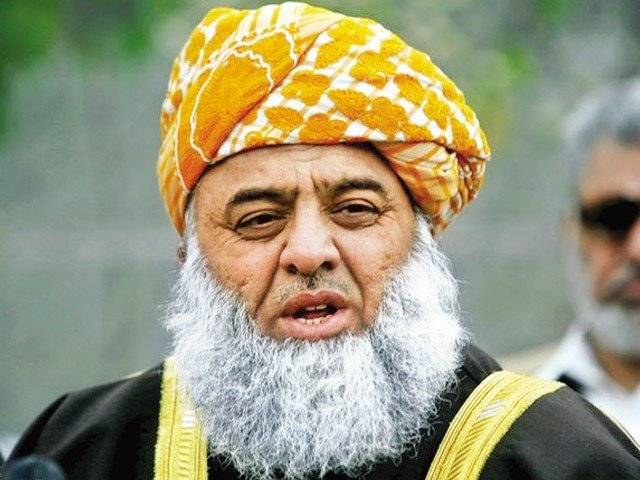 ایسا لگتا ہے کہ ادارے نواز شریف کے خلاف صف آرا ہیں، مولانا فضل الرحمان