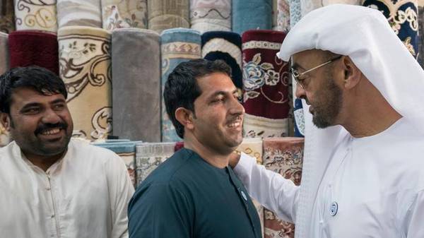 ابوظہبی :مرحوم شیخ زید النہیان کی تصویر نہ بیچنے والے افغانی کو ولی عہد ملنے پہنچ گئے 