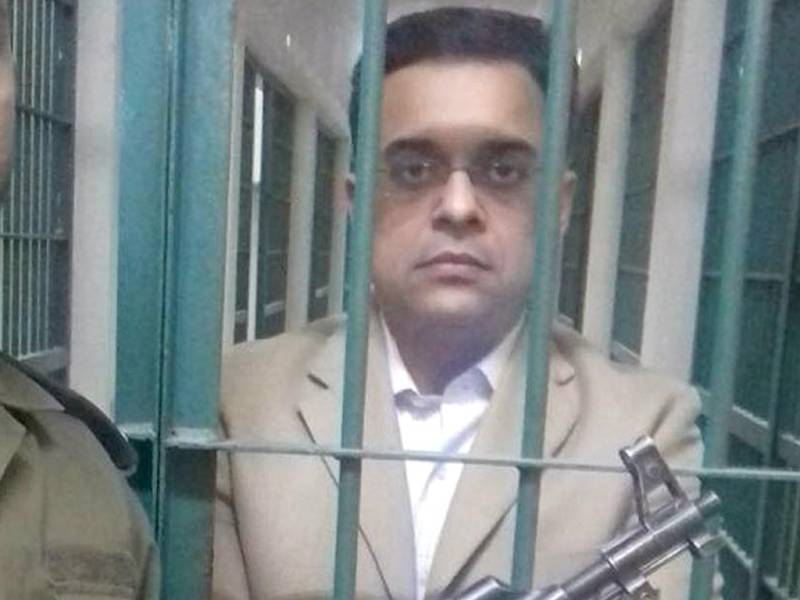 نیب لاہور نے شاہد شفیق نامی شخص کو گرفتار کر لیا 