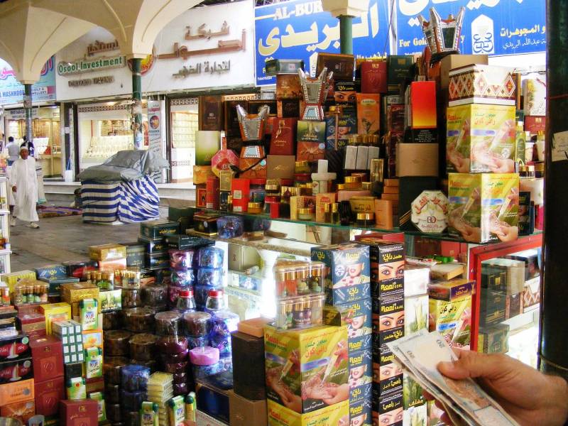 سعودی عرب میں اشیائے خوردونوش کی دکانوں پر 100فیصد سعودائریشن کے لیے 9 نکاتی فارمولا تیار 