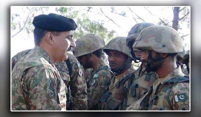 کورکمانڈر راولپنڈی کا چھمپ سیکٹر میں ایل او سی کا دورہ ، جوانوں سے ملاقات