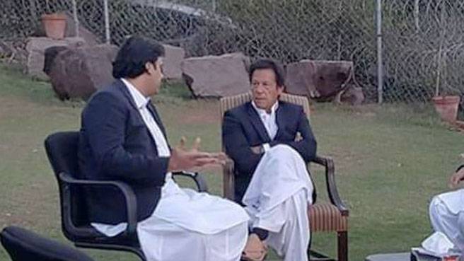 عمران خان نے نیب کو خواجہ آصف کیخلاف ثبوت فراہم کرنیکی پیشکش کر دی