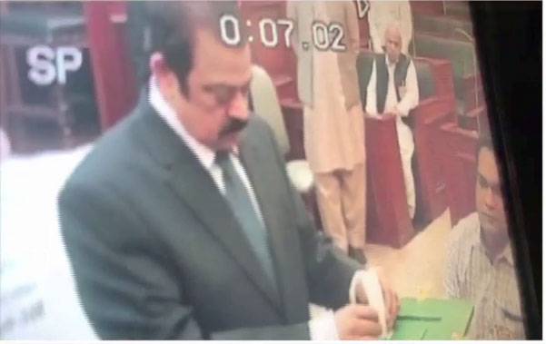 نہال ہاشمی کی نااہلی کے بعد سینیٹ کی خالی نشست پر پولنگ جاری