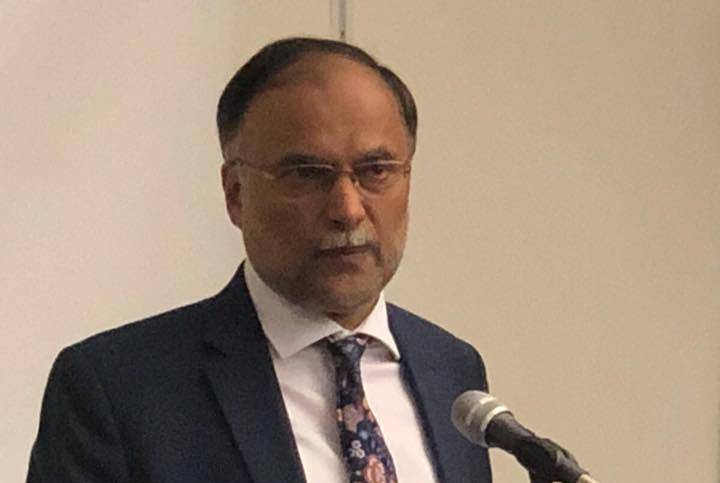 چوہدری نثار کی پارٹی سے علیحدگی میں کوئی صداقت نہیں, احسن اقبال