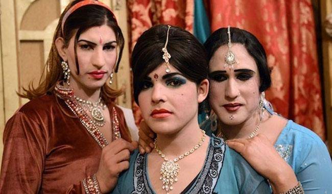 پاکستان میں پہلی بار خواجہ سراؤں کو ڈرائیونگ لائسنس کا اجراء