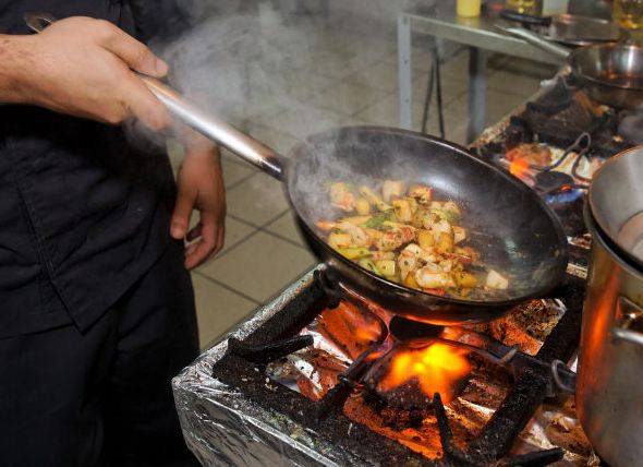 کھانوں کو بار بار گرم کرنا بیماریوں کا باعث بنتا ہے، ماہرین صحت