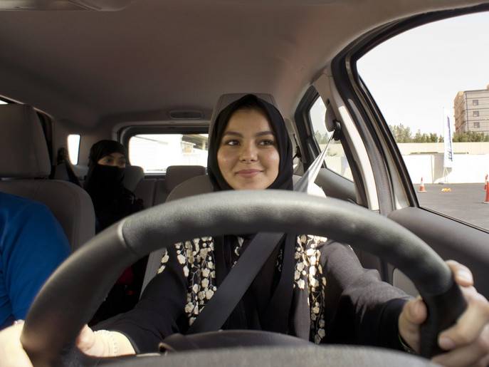 سعودی عرب میں ڈرائیونگ کی تربیت کے لیے ٹریننگ سینٹرز پرخواتین کا رش