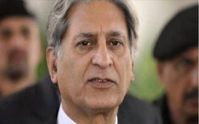 عدالت اور فوج کو اپنے دائرے میں رہنا چاہیے: اعتزاز احسن
