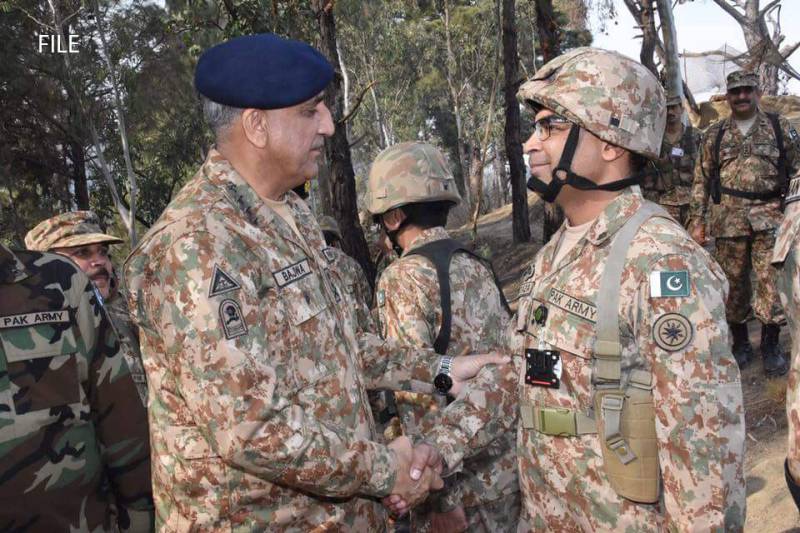 آرمی چیف جنرل قمر جاوید کا پنو عاقل کا دورہ ، مشرقی سرحد پر آپریشنل صلاحیتوں کا جائزہ لیا 