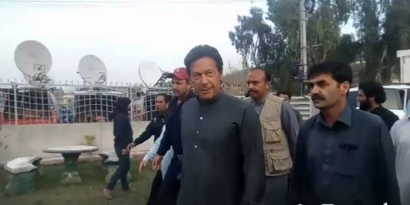 مریم نواز کو سونے کے تاج اور ہار کے بعد اب عمران خان کو بھی کارکنوں کی جانب سے سونے کا بلا پیش کیا جائے گا