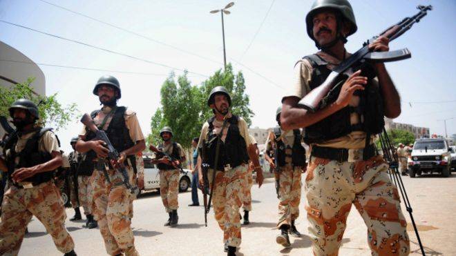 کراچی : پولیس ، رینجرز سے مقابلے میں ایک دہشتگرد مارا گیا ، ایک اہلکار شہید