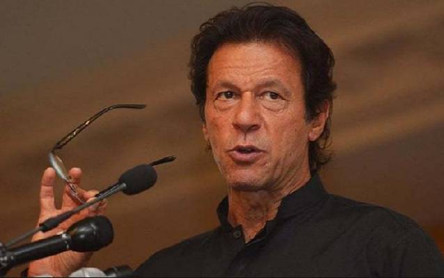 چوری کرکے پیسا باہر بھیجا جاتا ہے اور قیمت عوام کو ادا کرنی پڑتی ہے: عمران خان