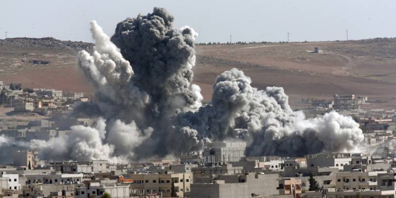 شام میں تازہ فضائی حملے ، بیس سے زائد افراد جاں بحق