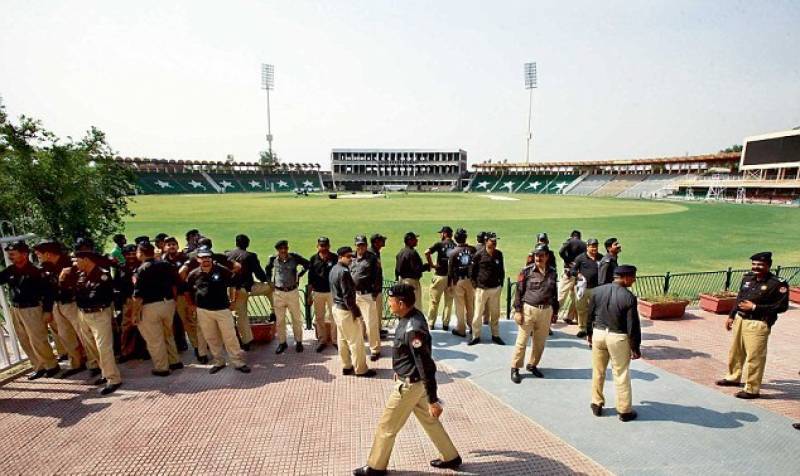 میچ کے دوران قذافی اسٹیڈیم میں سگریٹ کے دھویں سے فائرالارم بج گیا