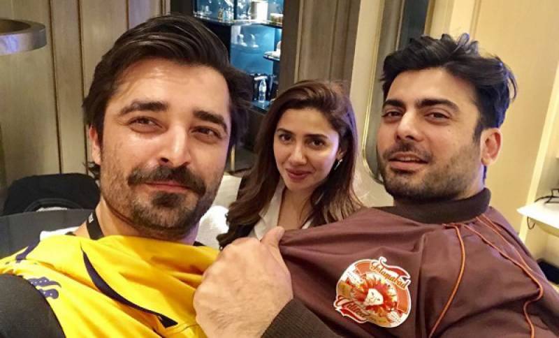 فواد خان اور ماہرہ کی سیلفی کے چرچے بالی ووڈ میں ہونے لگے 