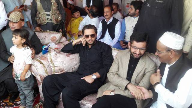 سابق کپتان شاہد آفریدی کا فاٹا سپر لیگ میں شاندار استقبال،ہزاروں پرستار امڈ آئے 
