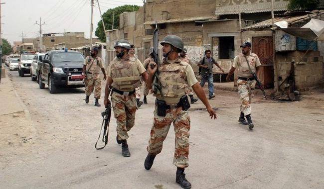 کراچی : رینجرز کی مختلف کارروائیوں میں پانچ ملزمان گرفتار ، اسلحہ برآمد