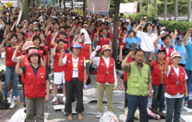 ایم فور کی تعمیر میں مصروف چینی مزدوروں کا پولیس پر تشدد ، سڑک بلاک کر دی