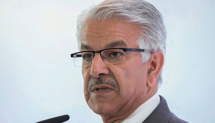 دہشت گردوں کو ملک کے لیے خطرہ نہیں بننے دیں گے، خواجہ آصف