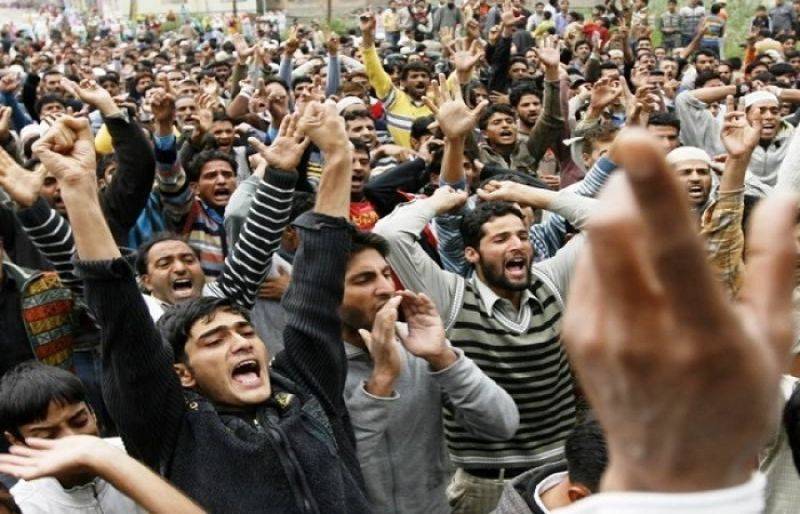 بھارتی فورسز کی مقبوضہ کشمیر میں بربریت جاری ، شدید احتجاج ، ایک ہفتے میں 20 شہادتیں