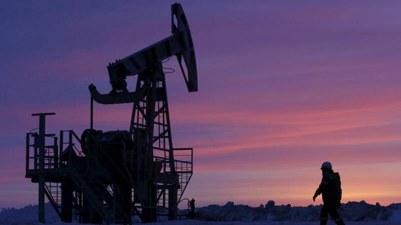 امریکا اور روس کے درمیان لفظی جنگ، خام تیل کی قیمتوں میں اضافہ