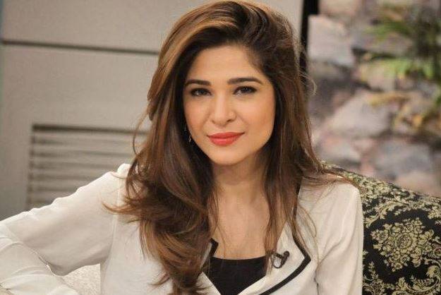 عائشہ عمر کی بولڈ تصویر سوشل میڈیا پر وائرل ، صارفین کی تنقید 