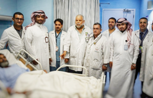 سعودی عرب میں پانچویں منزل سے گرنے والا 50 سالہ شخص بچ گیا 
