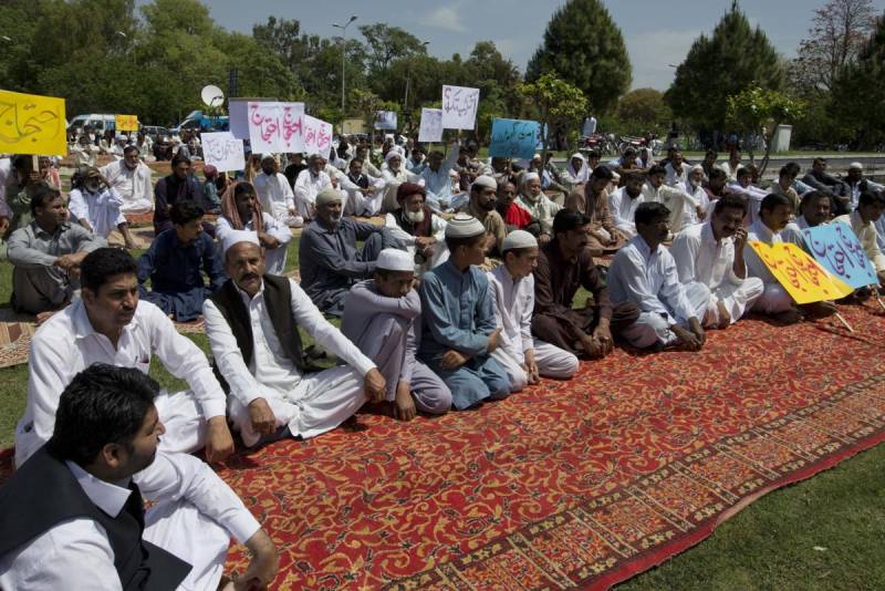 امریکی سفارتکار کی گاڑی سے جاں بحق عتیق کے اہل خانہ کا انصاف کی عدم فراہمی پر احتجاج