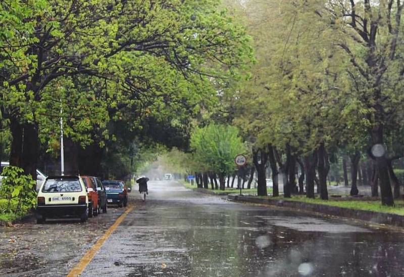 چاروں صوبوں کے مختلف علاقوں میں برسنے والی بارش سے موسم خوشگوار