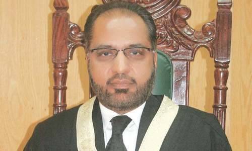 اگر قانون اجازت دے تو عصمت دری کرنیوالے ڈی ایس پی کو سرعام گولی ماری جائے:جسٹس شوکت صدیقی