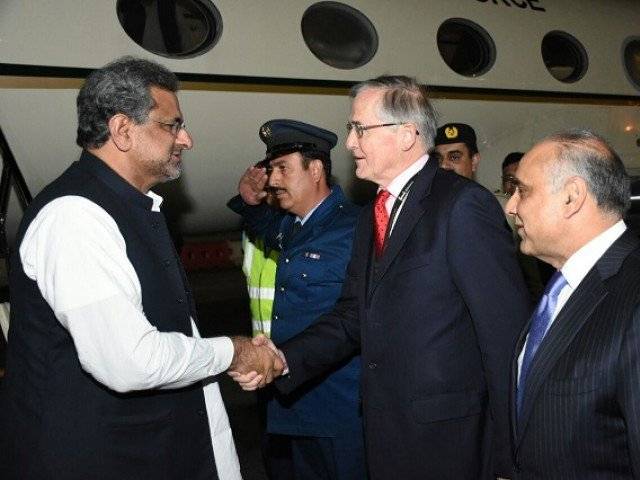 شاہد خاقان عباسی دو روزہ دورے پر لندن پہنچ گئے