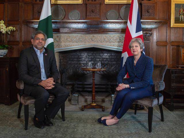 وزیراعظم شاہد خاقان عباسی کی برطانوی وزیراعظم تھریسامے سے ملاقات 