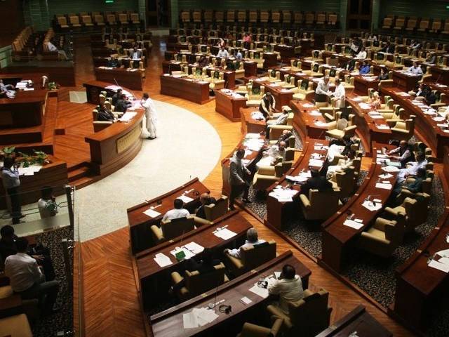 سندھ اسمبلی اجلاس کے دوران ایم پی اے گٹکا کھاتےپکڑے گئے ، سپیکر نے ایوان سے باہر نکال دیا