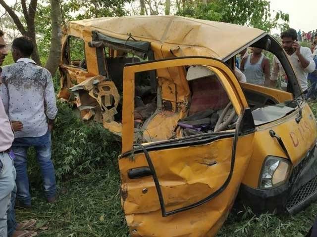 اتر پردیش میں اسکول وین ٹرین کی زد میں آگئی، 13 بچے ہلاک