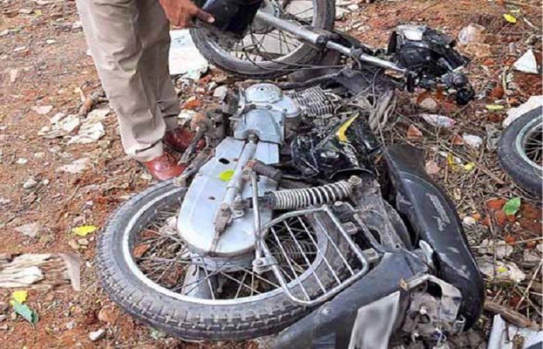 جھنگ میں ڈمپر کی موٹر سائیکل کو ٹکر، 5 افراد جاں بحق