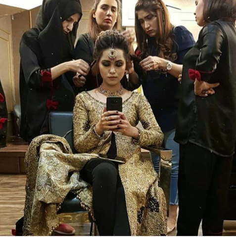 اداکارہ نمرہ خان کی عروسی لباس میں تصاویر سامنے آگئیں