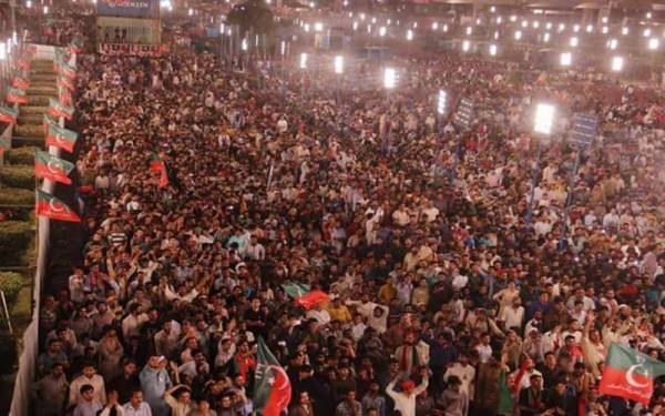 پی ٹی آئی،پی پی پی ،متحدہ مجلس عمل آج سیاسی قوت کا مظاہرہ کریں گی