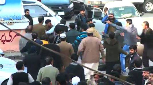 سیاحوں سے تلخ کلامی کے واقعات میں اضافہ ، مری کی سیاحت خطرات سےدوچار 