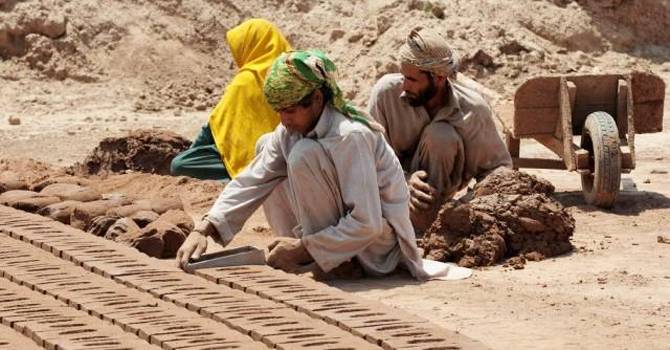 پاکستان سمیت دنیا بھر میں آج مزدوروں کا عالمی دن منایا جا رہا ہے 